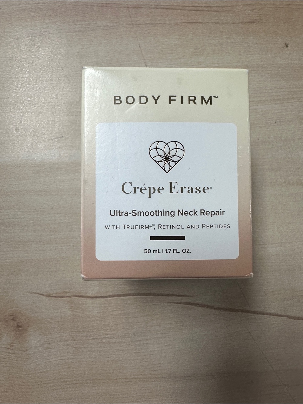 Body Firm Crêpe Erase Ultra-Smoothing Neck Repair - Peach/White